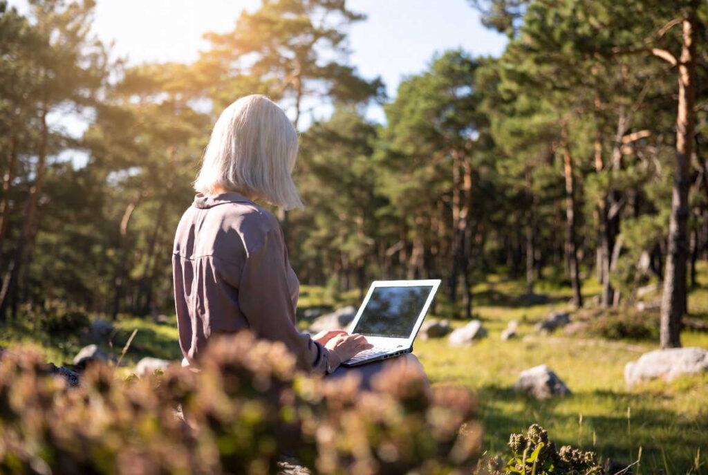 Nettisivut, Verkkosivut, IT-palveluita ja hyvinvointia. Nettisivut, hakukoneoptimointi, PC-tuki, henkinen hyvinvointi, valmennus ja koulutus, jäsenpalvelut, Digitaalinen turvaverkko pienyrittäjälle (Sarenia)